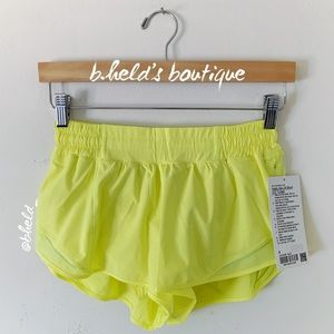 lululemon Hotty Hot Low-Rise Lined Short 2.5" Electric Lemon Yellow Sz 6 New NWT